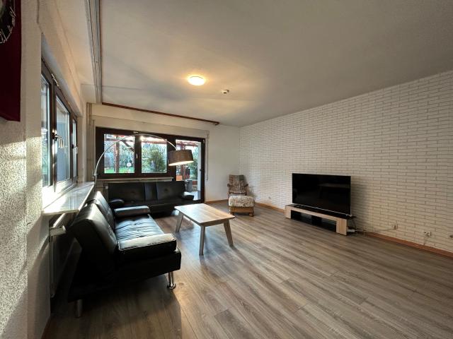 Sunlit Maisonette with Terrace, Balcony, and Home Office Potential