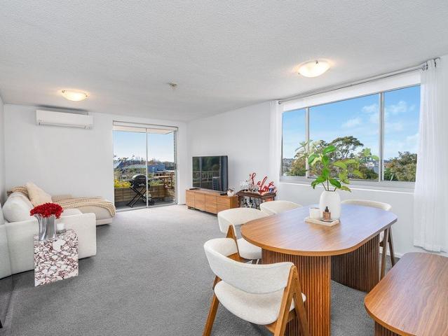 Oversize Sunlit Entertainer with Panoramic District Views