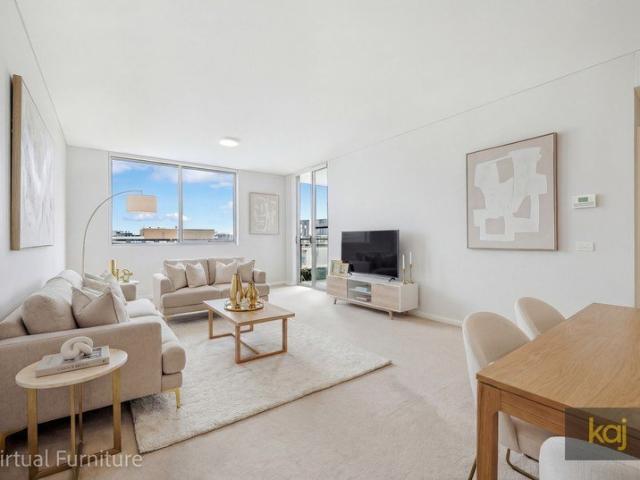 Sunlit North Facing Apartment in Prime Waterfront Location