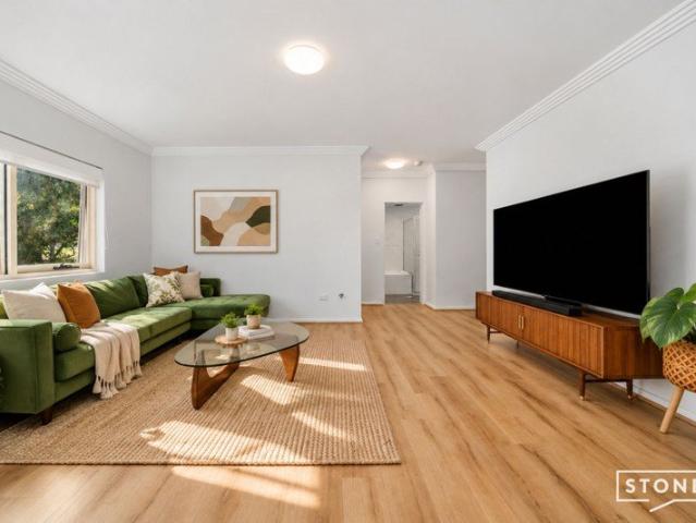 Sunlit North Facing Living with a Private Park Outlook