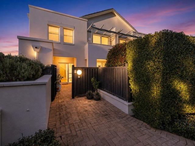 Sunlit North Facing Townhome in Riverside Estate