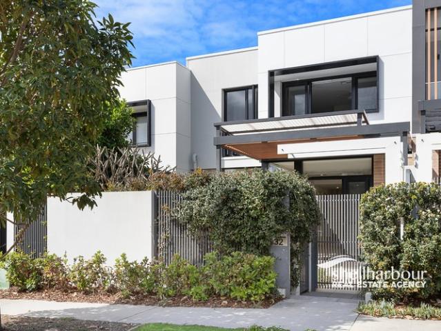 Sunlit Sophistication and Low Maintenance Marina Living