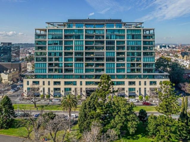 Sunlit Sophistication at 150 Clarendon