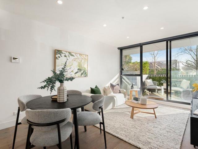 Sunlit Sophistication at Hedgeley'