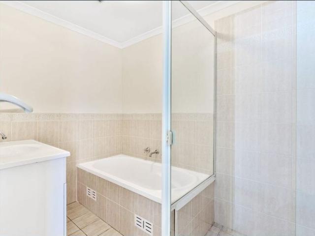 Sunlit secure unit offering a convenient lifestyle!