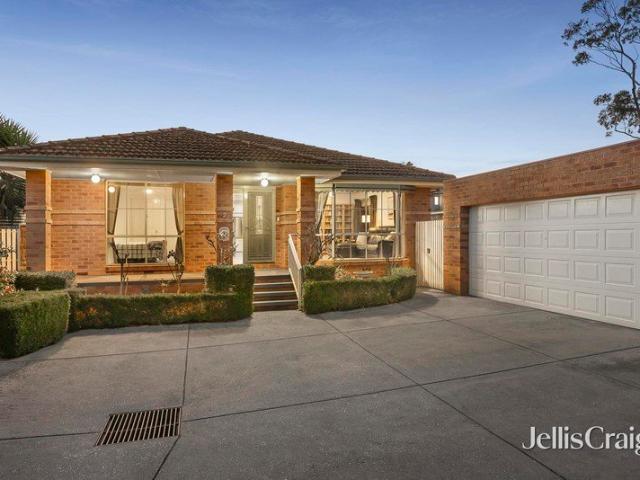 Sunlit single level retreat with spacious north facing backyard