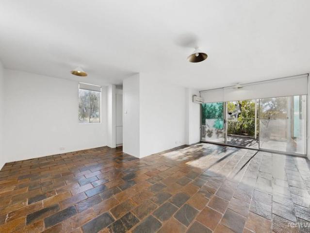 SUNLIT SPACE IN THE HEART OF MAYLANDS