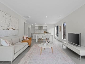 Sunlit Spaces for Everyday Family Living