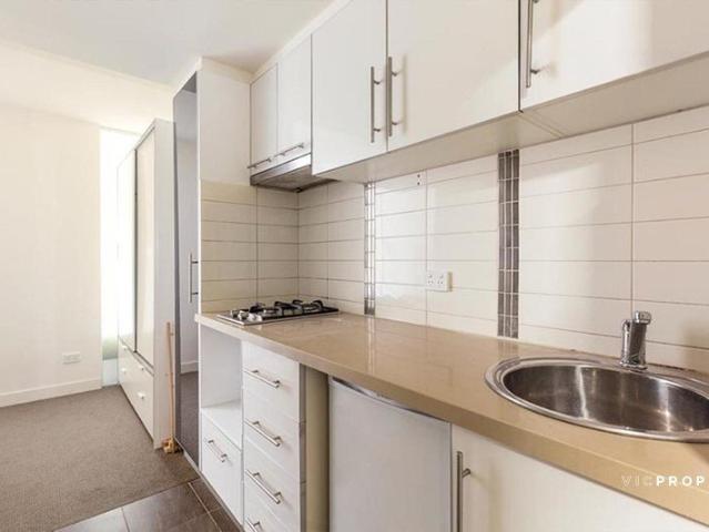 Sunlit, Spacious and Stylish in a Sought After Student Setting
