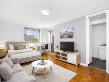$600p/w rent! Sunlit Studio in Central East Perth! WONT LAST LONG! BEST VALUE IN EAST PERTH