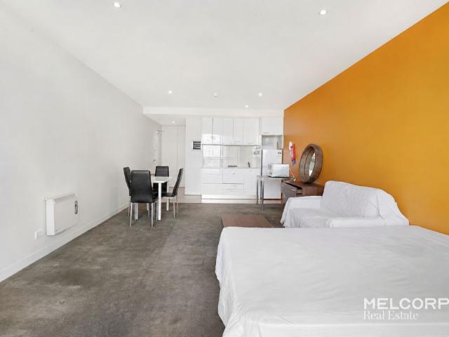 SUNLIT STUDIO WITH HARBOUR OUTLOOK FURNISHED