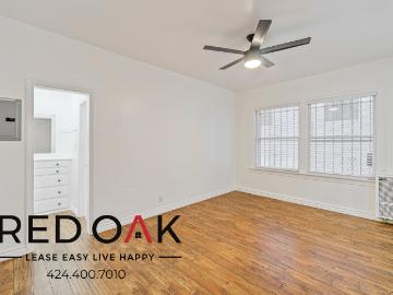 ~1 Month FREE~ Sunlit Studio with Stunning Eat In Kitchen and On Site Laundry ~ In East Hollywood! *Move In Special