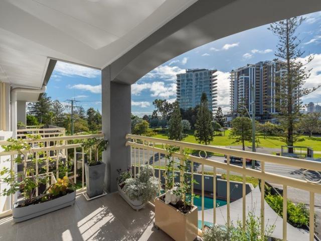 Sunlit Parkside Living in the Heart of Chevron Island