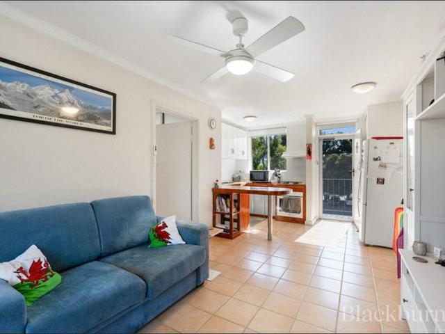 Sunlit Top Floor Apartment in the Heart of Subiaco