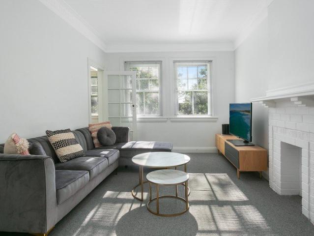 Sunlit Two Bedroom Apartment With Separate Study In The Heart Of Double Bay