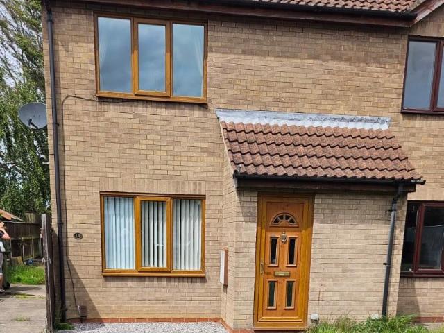 Sunningdale Drive, Immingham, DN40 2LA 2 bed semi detached house to rent £725 pcm £167 pw