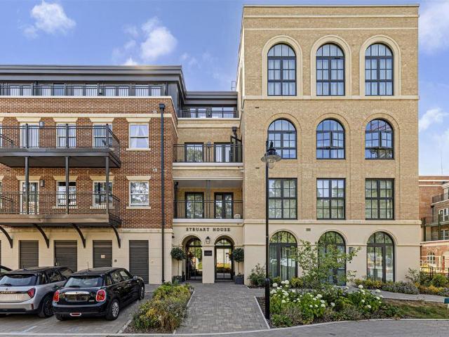 Sunningdale Park, Sunningdale 2 bed apartment to rent £2,950 pcm £681 pw
