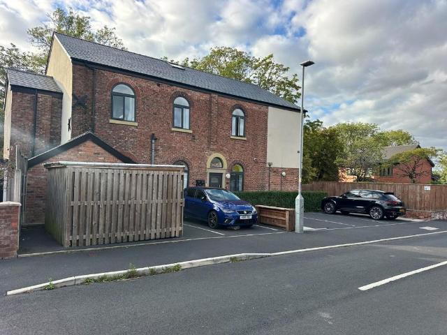 Sunningdale Road, Manchester M34 2 bed apartment to rent £1,150 pcm £265 pw