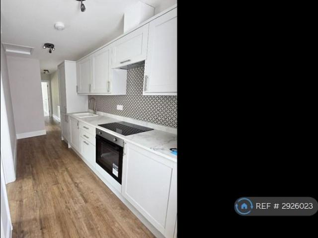 Sunninghill, Ascot, SL5 2 bed flat to rent £1,550 pcm £358 pw