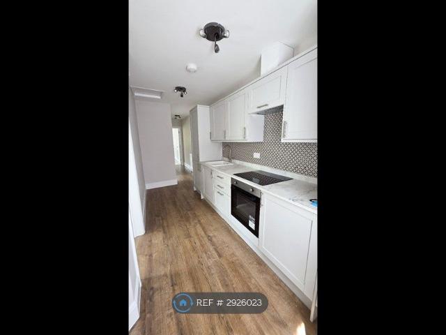 Sunninghill, Ascot SL5, 2 bed flat to rent, £1,550 pcm | PrimeLocation