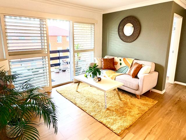 Sunny 1 bedroom apartment available in Dee Why, 2min from beach and cafe’s