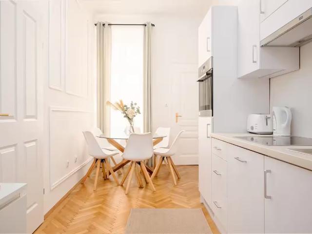 Sunny 1BR Appartment I Shopping I 2 min to U1 Keplerplatz, Vienna Amsterdam Apartments for Rent