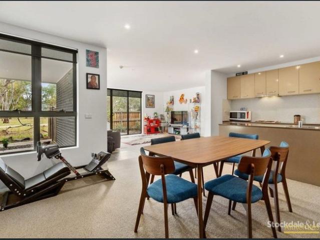 Sunny 2 Bed Apartment South Morang