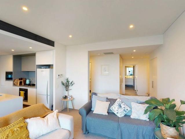 Sunny 2 bed bedroom Harold Park with Lifestyle and Private