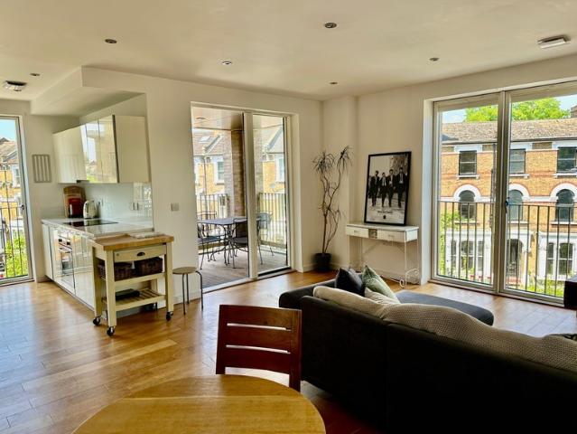 Sunny 2 Bed Flat by Clissold Park