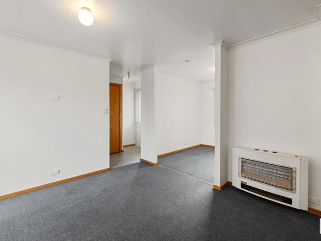Sunny 2 Bedroom Split Level Townhouse