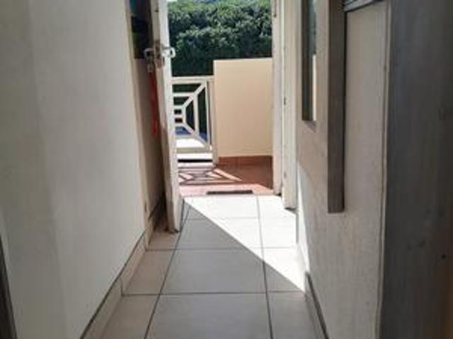 sunny 2 bedroom penthouse