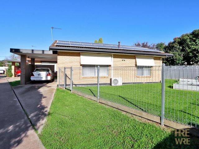 Sunny 2 bedroom unit