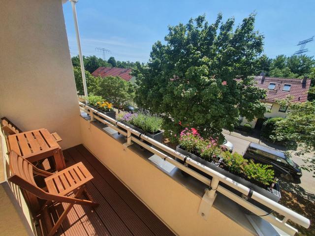 Sunny 2 Room Flat with Balcony & Green Views, Berlin Amsterdam Apartments for Rent
