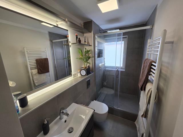 Sunny 2 Room Flat with Balcony & Green Views, Berlin Amsterdam Apartments for Rent