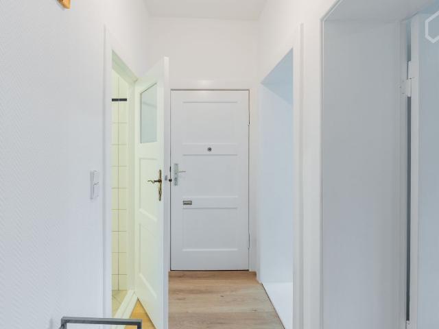 ✨ Sunny 2 Room Oasis in Berlin with South Facing Balcony & Great Connections! ✨, Berlin Amsterdam Apartments for Rent