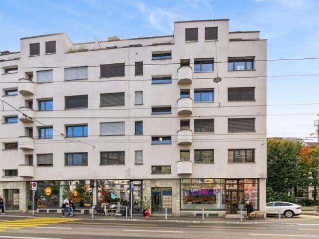 Sunny 2.5 room apartment in Seefeld
