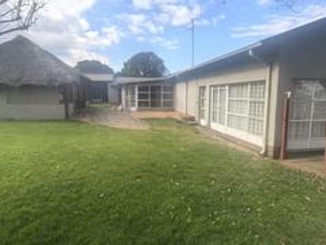sunny 3 bedroom mindalore home with.
