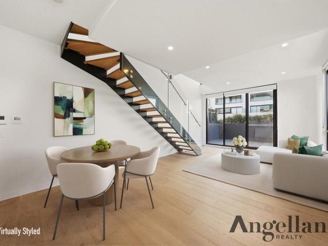 Sunny, Top Floor and Split Level Apartment in Urban Village