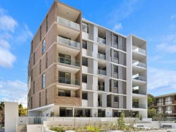SUNNY TOP FLOOR APARTMENT IN PRIME LOCATION