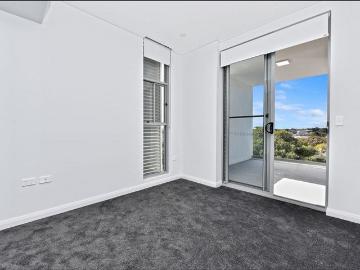 SUNNY TOP FLOOR APARTMENT IN PRIME LOCATION