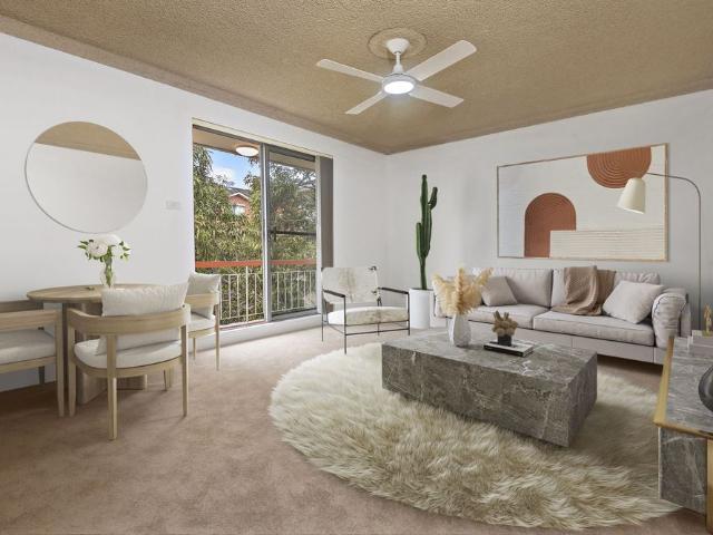 Sunny top floor apartment