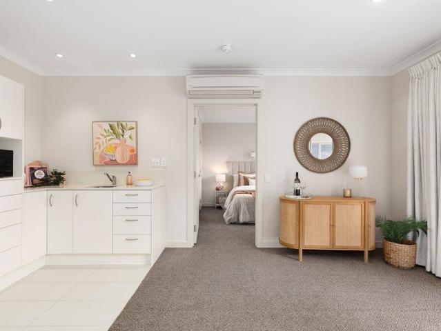 Sunny Top Floor Outlook