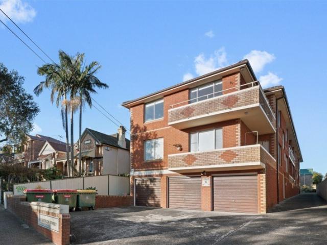 Sunny top floor security apartment near absolutely everything