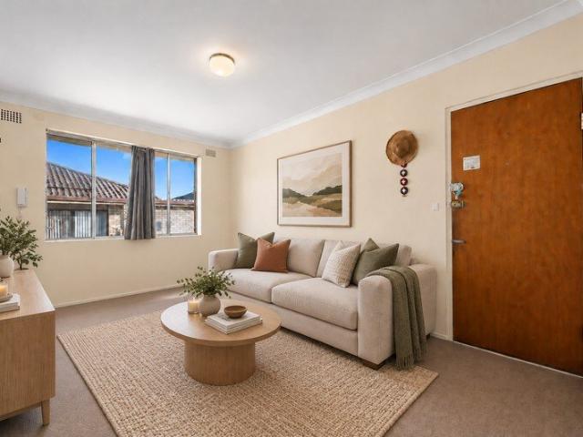 Sunny top floor security apartment near absolutely everything