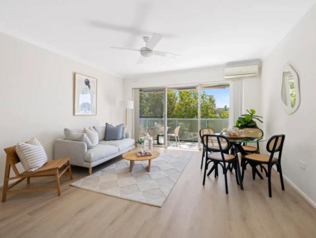 Sunny top floor with large balcony and district views