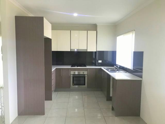 Sunny top floor unit