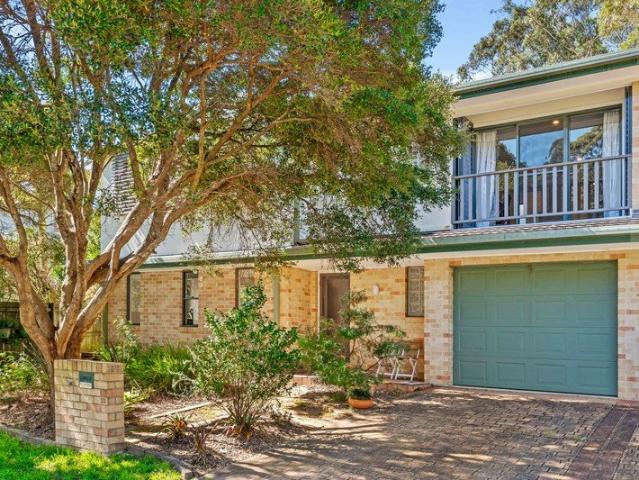 Sunny Torrens Title Duplex, Easy walk to Beach