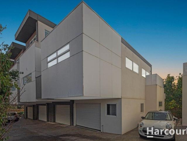 Sunny Town Home Opposite Burwood Brickworks