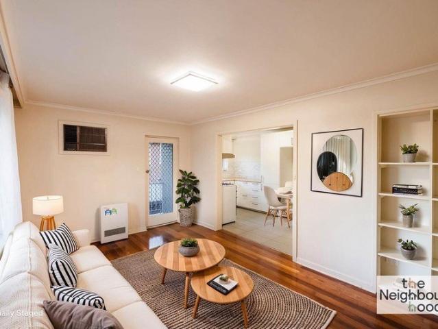 SUNNY TWO BED IN PRIME MURRUMBEENA LOCATION