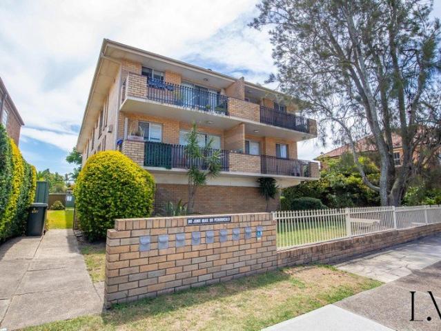 Sunny Two Bedroom Unit in the Heart of Hamilton
